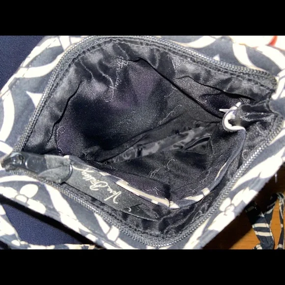Vera Bradley • Crossbody Bag • Black & White - Picture 4 of 5